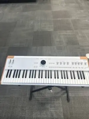 Store Special Product - Arturia - ASTROLAB61 WH