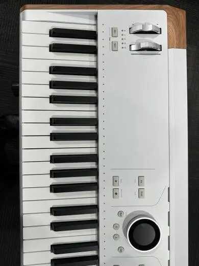 Store Special Product - Arturia - ASTROLAB61 WH