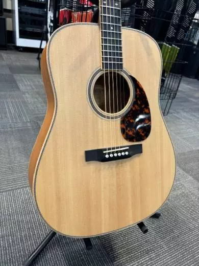 Store Special Product - Larrivee - D40 MH