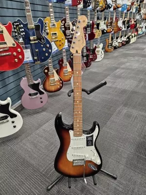 Store Special Product - Fender Player Stratocaster Pau Ferro - 3 Tone Sunburst
