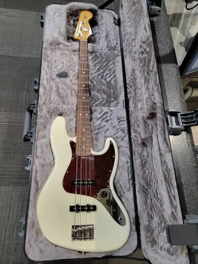 Store Special Product - FENDER AM PRO II J BASS RW OWT W/C