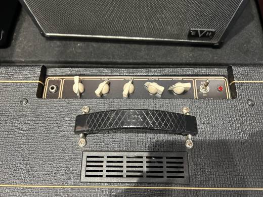 Store Special Product - Vox - AC10C1