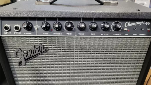 Store Special Product - FENDER CHAMPION 40