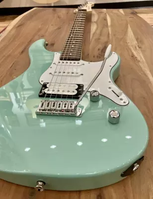 Store Special Product - Yamaha Pacifica 112V