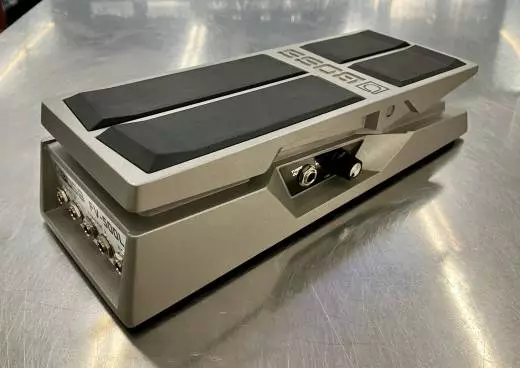 Store Special Product - BOSS FV-500L stereo low impedance volume pedal