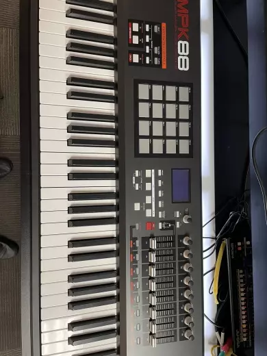 Store Special Product - Akai - MPK88V2