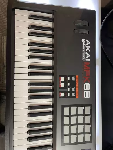 Store Special Product - Akai - MPK88V2