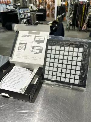 Store Special Product - Novation - LAUNCHPAD MINI3