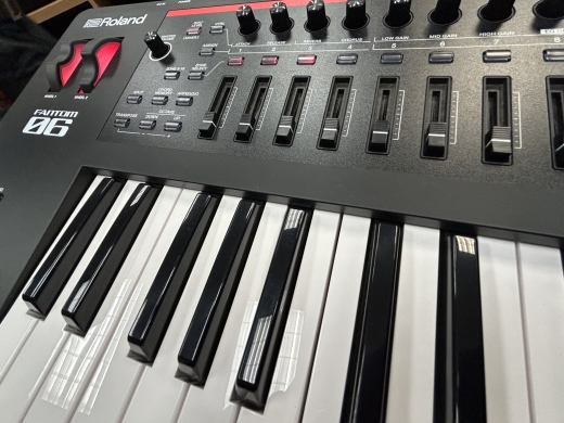 Store Special Product - Roland - FANTOM-06