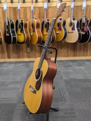 Store Special Product - 000JR-10e Shawn Mendes Custom Artist Edition Guitar with Gigbag