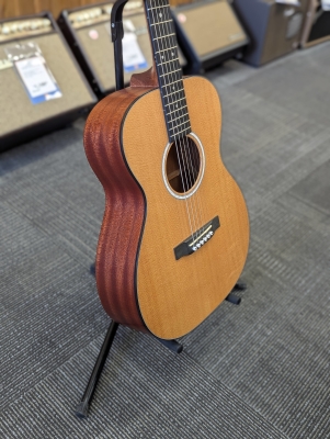 Store Special Product - Martin Guitars - 000JR-10