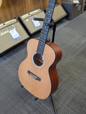 Store Special Product - Martin Guitars - 000JR-10