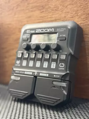 Store Special Product - Zoom G1-FOUR