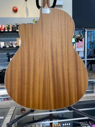 Store Special Product - Larrivee - LV-03E