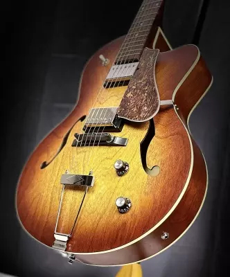 Store Special Product - Godin Guitars - 5th Avenue CW Kingpin II HB Hollowbody Guitar - Cognac Burst