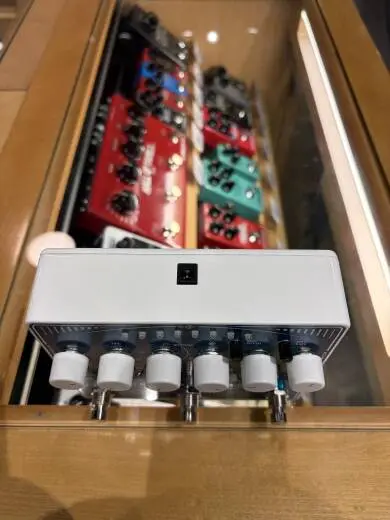 Store Special Product - Electro-Harmonix - SUPER PULSAR