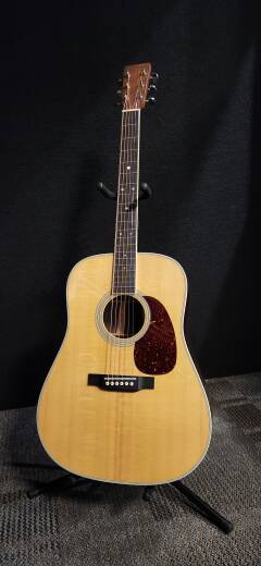 Store Special Product - Martin Guitars - D-35 V18