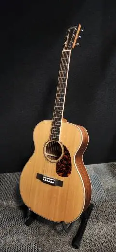 Store Special Product - Larrivee - OM40 RW