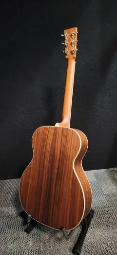 Store Special Product - Larrivee - OM40 RW