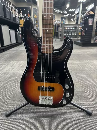 Store Special Product - Fender - American Performer Precision Bass, Rosewood Fingerboard - 3 Tone Sunburst