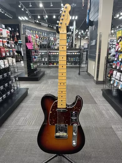Store Special Product - Fender - American Professional II Telecaster, Maple Fingerboard - 3-Colour Sunburst