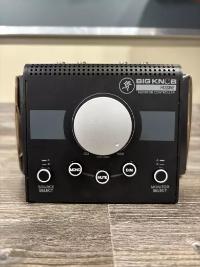 Store Special Product - Mackie - Big Knob Passive 2x2 Studio Monitor Controller