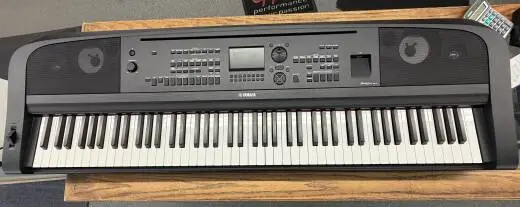 Store Special Product - Yamaha - DGX670 B