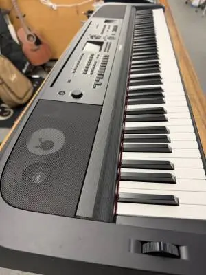 Store Special Product - Yamaha - DGX670 B