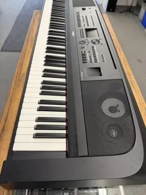 Store Special Product - Yamaha - DGX670 B