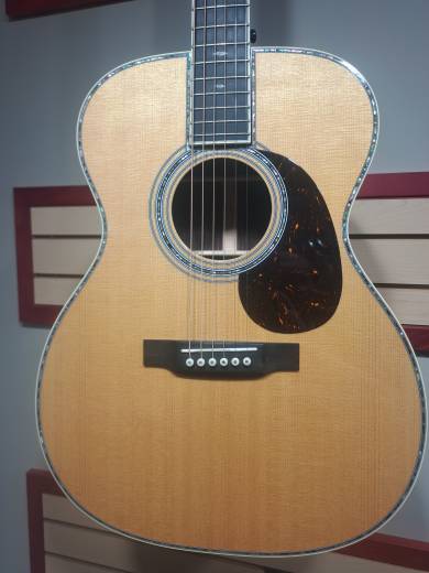Store Special Product - Martin Guitars - 000-42 V18