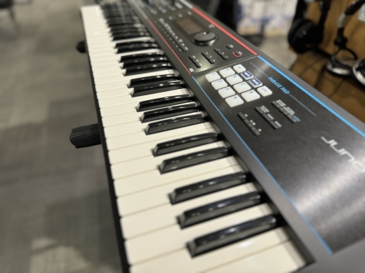 Store Special Product - Roland JUNO-DS 61 Keyboard Synthesizer