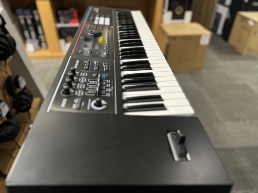 Store Special Product - Roland JUNO-DS 61 Keyboard Synthesizer