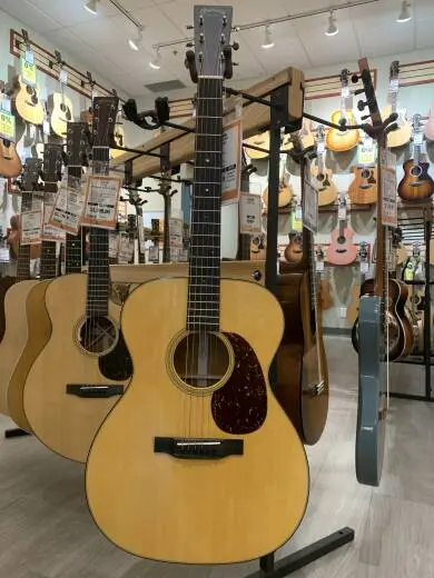 Store Special Product - Martin Guitars - 000-18 2014