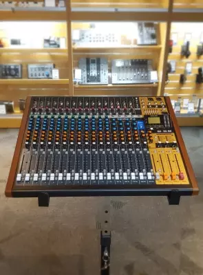Store Special Product - Tascam - MODEL 24