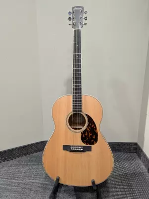 Store Special Product - Larrivee - L-03