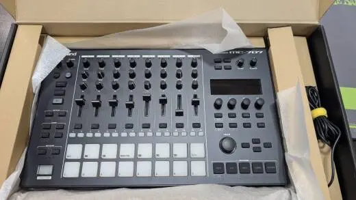 Store Special Product - Roland - MC-707