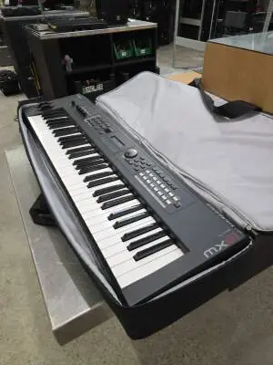 Store Special Product - Yamaha - MX61 BK