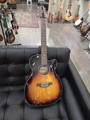 Store Special Product - Seagull Guitars - S12 CH CW SPRUCE SNBRST GT PRESYS II
