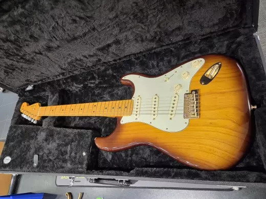 Store Special Product - 75th Anniversary Commemorative Stratocaster, Maple Fingerboard - 2-Colour Bourbon Burst