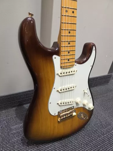 Store Special Product - 75th Anniversary Commemorative Stratocaster, Maple Fingerboard - 2-Colour Bourbon Burst