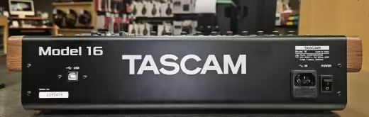 Store Special Product - Tascam - MODEL 16