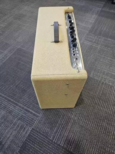Store Special Product - Fender - 223-2200-000