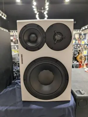 Store Special Product - Dynaudio - LYD-48/L