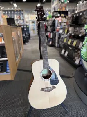 Store Special Product - Yamaha - Acoustic Guitar
