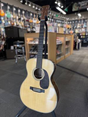 Store Special Product - Martin Guitars - 000-28 V18