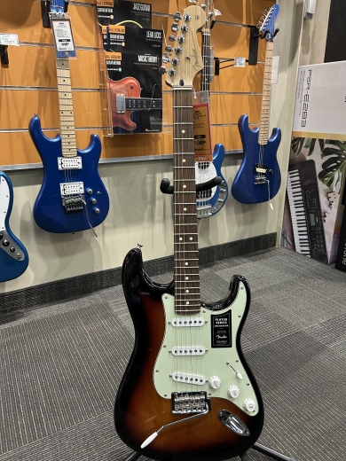 Store Special Product - Fender Limited Edition Player Stratocaster with Roasted Pau Ferro Fingerboard - 3-Tone Sunburst - 014-4593-500
