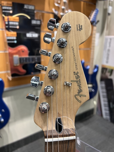 Store Special Product - Fender Limited Edition Player Stratocaster with Roasted Pau Ferro Fingerboard - 3-Tone Sunburst - 014-4593-500