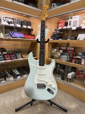 Store Special Product - Fender - American Vintage II 1965 Stratocaster, Round-Lam Rosewood Fingerboard - Sonic Blue