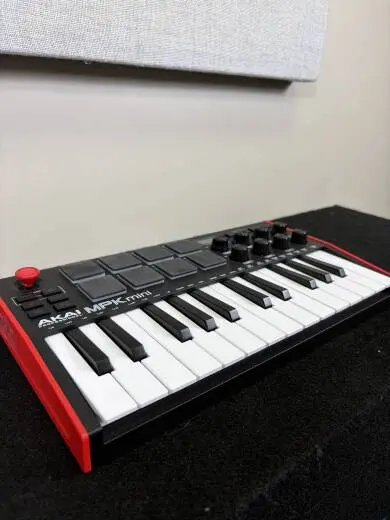 Store Special Product - MPK Mini MKIII 25-Note Keyboard/Drum Pad Controller