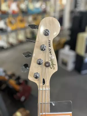 Store Special Product - Squier - Affinity Jazz Bass 3 Tone Sunburst